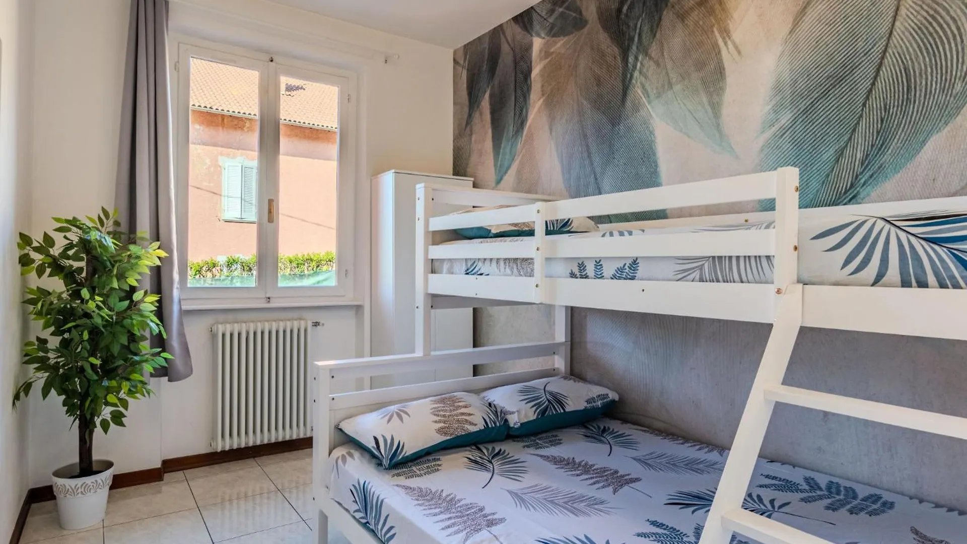Apartment Leo By Interhome Lenno