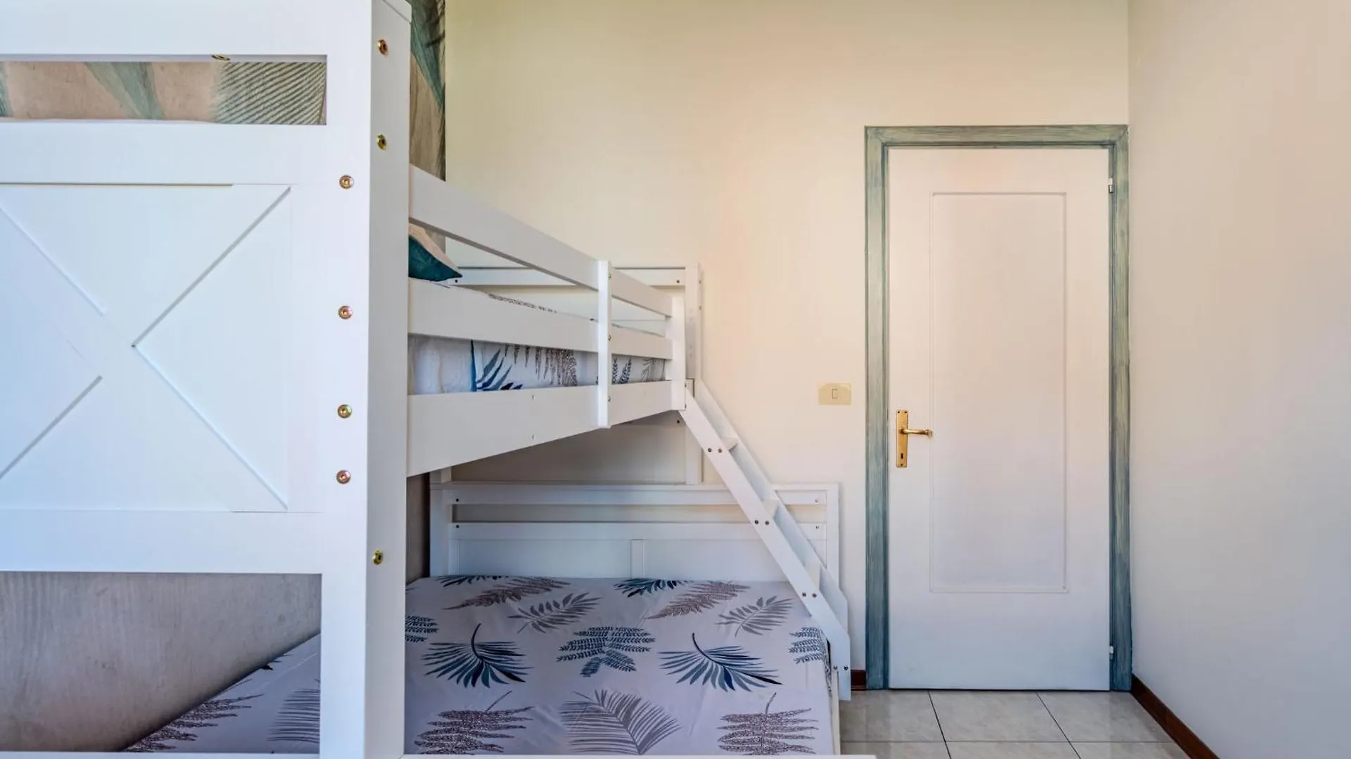 Apartment Leo By Interhome Lenno